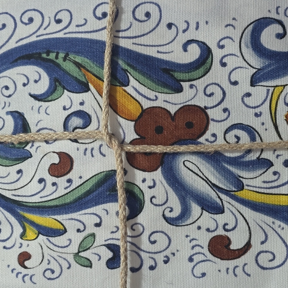 Sur La Table Deruta-Style Tablecloth, Retail Price $179.95 USD,Size 108"L x 67"W - Picture 3 of 10